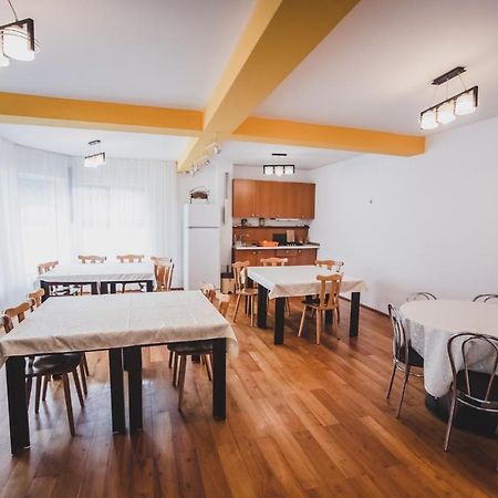 La Padure Pensiune-Restaurant Novaci-Străini Екстериор снимка