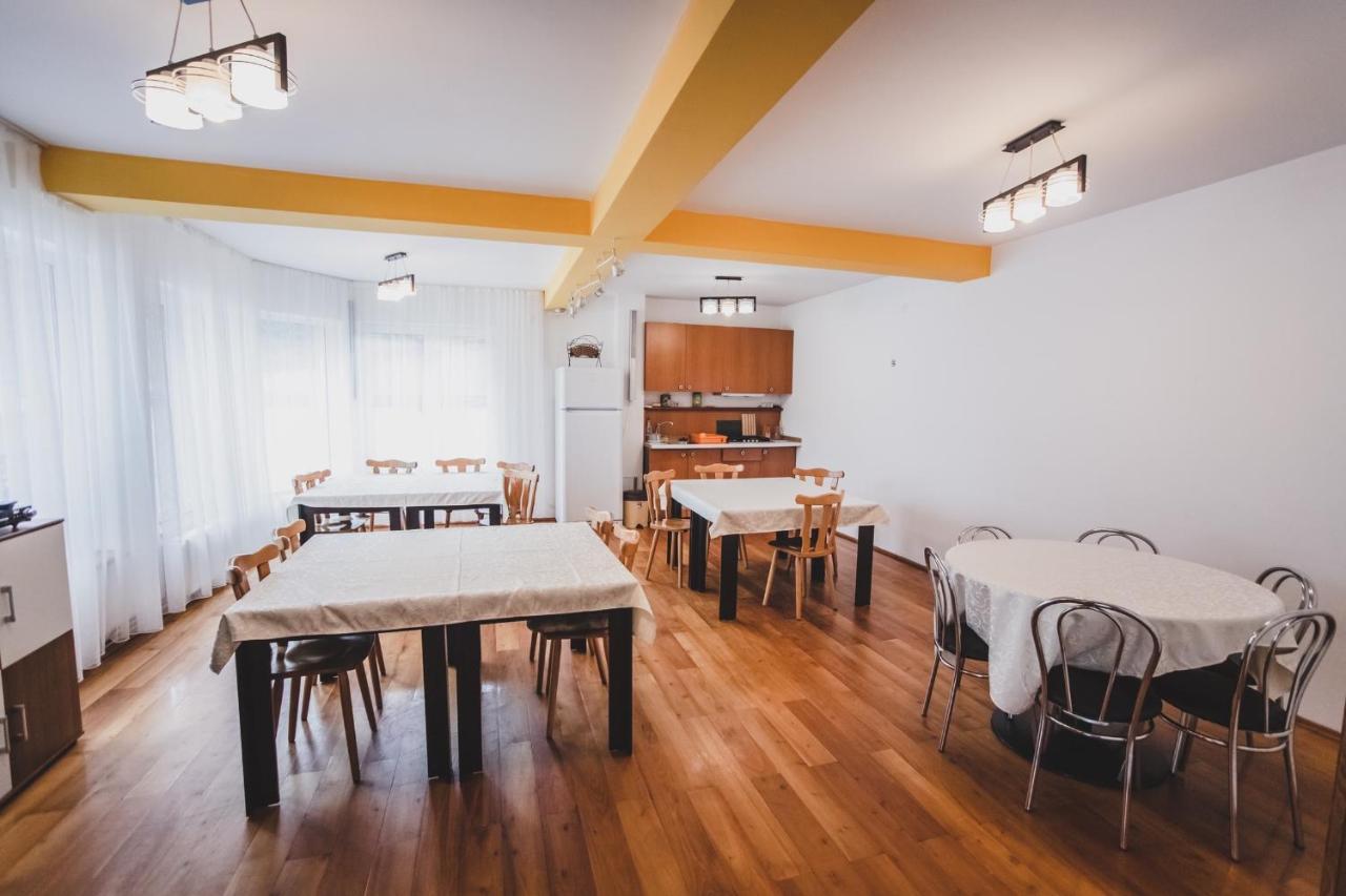 La Padure Pensiune-Restaurant Novaci-Străini Екстериор снимка